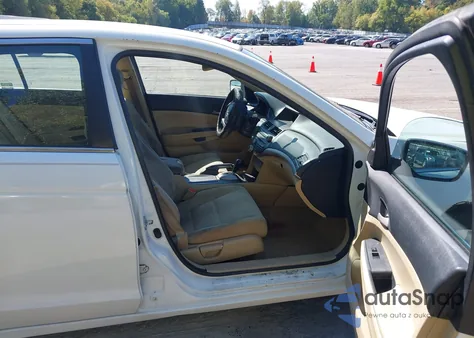 2011 Honda Accord 2.4 Lx z USA, uszkodzony, nr VIN 1HGCP2F30BA033746